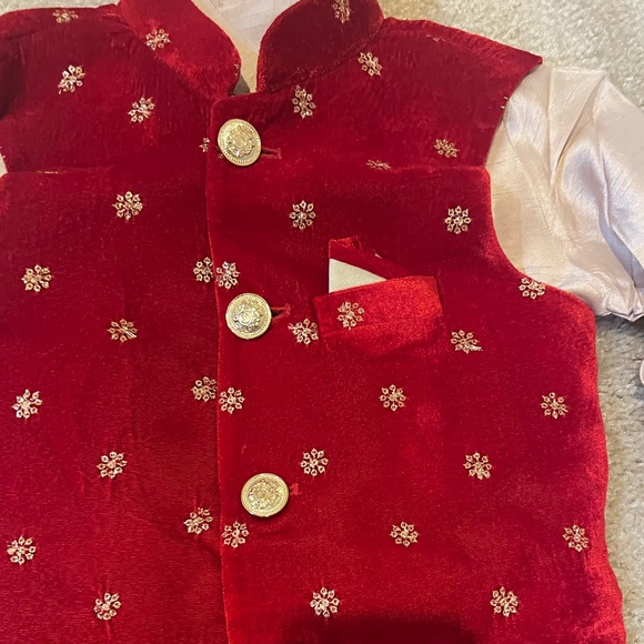 New Young boy Indian outfit (about 7 years old) Gold Kurta...